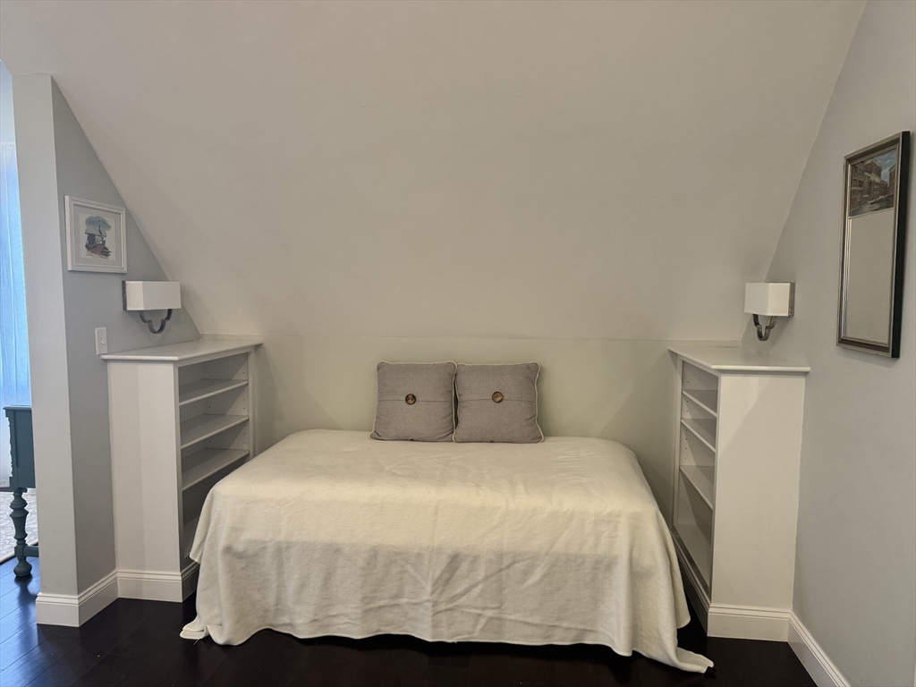 1037 Pleasant St, Bridgewater