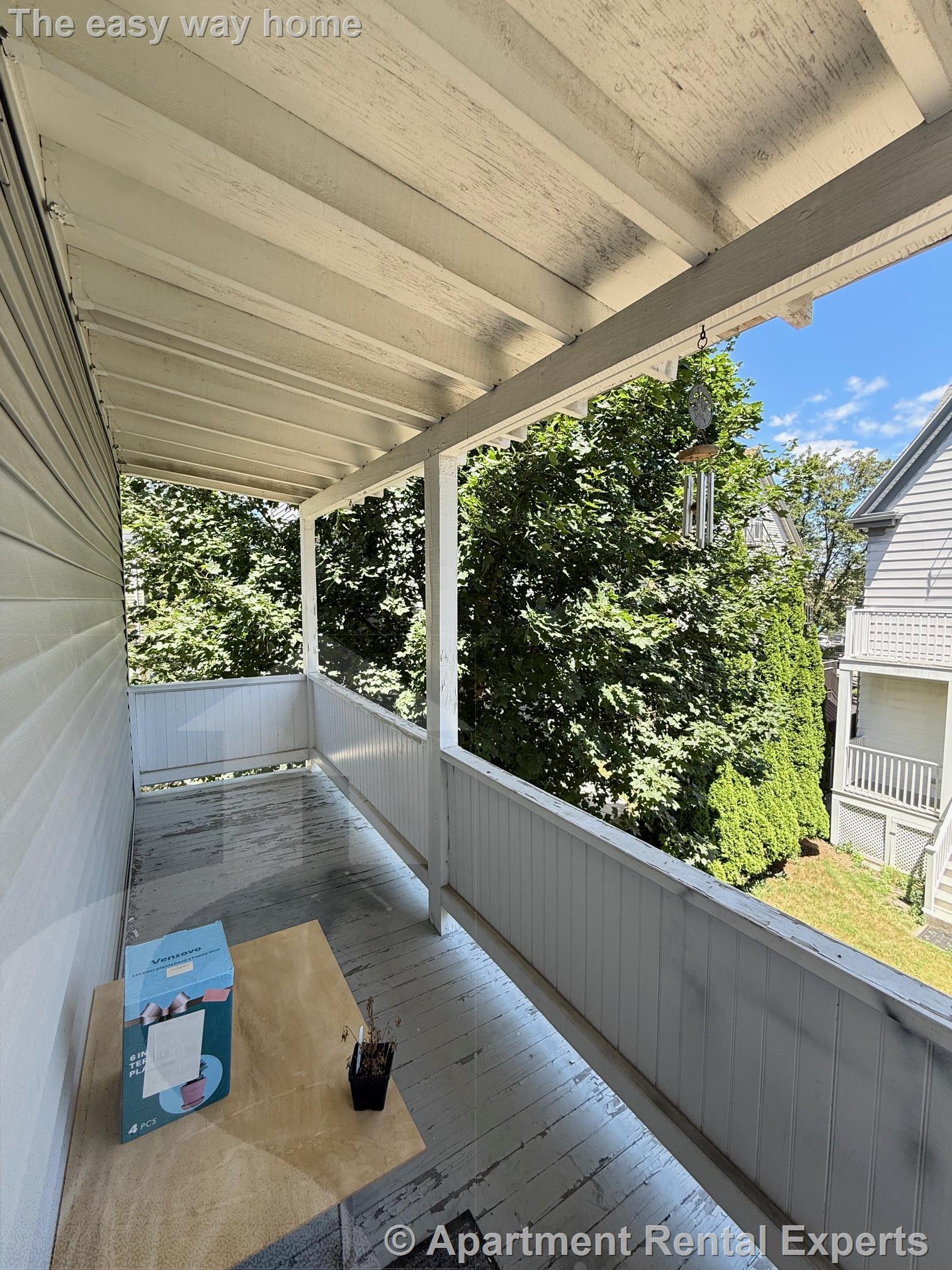 105 Bromfield Rd, Tufts