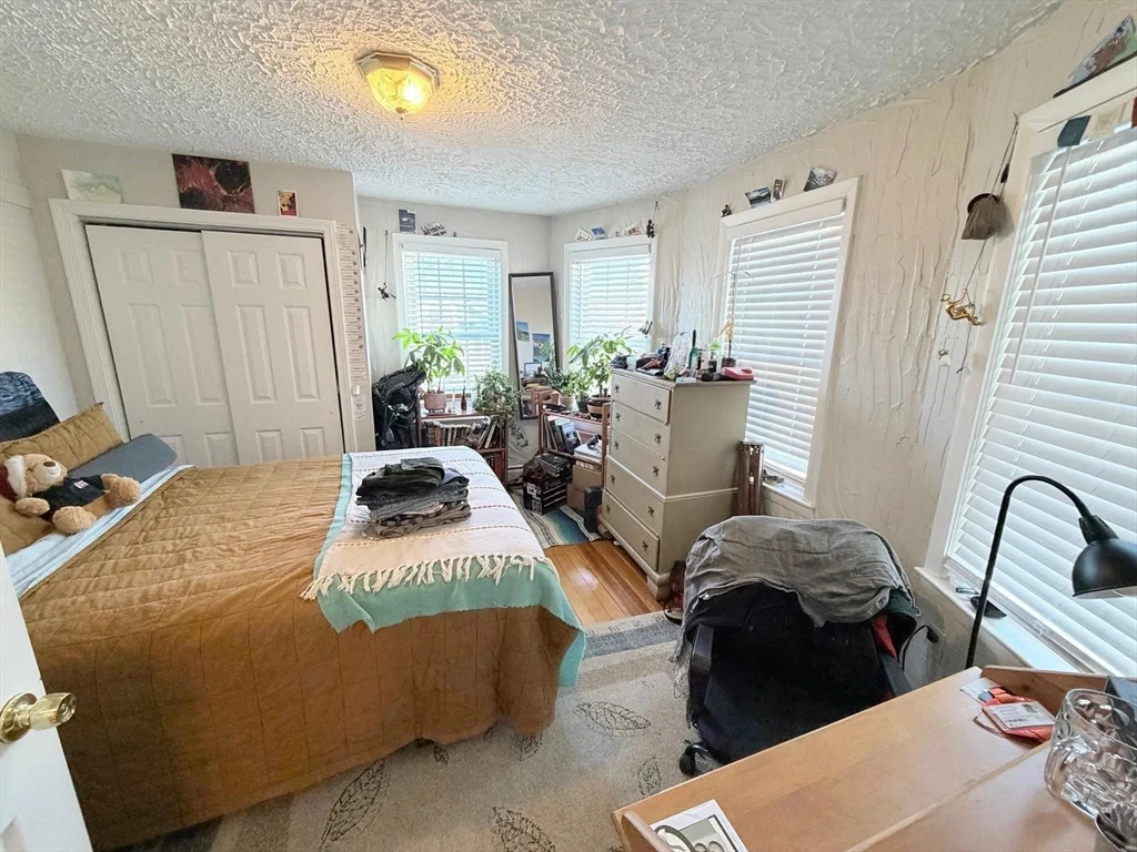 519 Main St, Medford