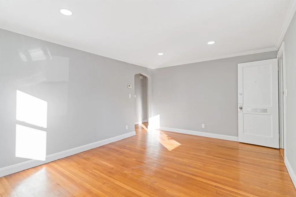 126 Washington Ave, Waltham