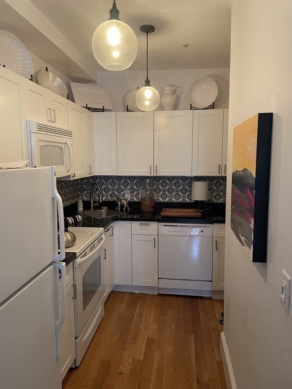 211 Newbury St, Back Bay