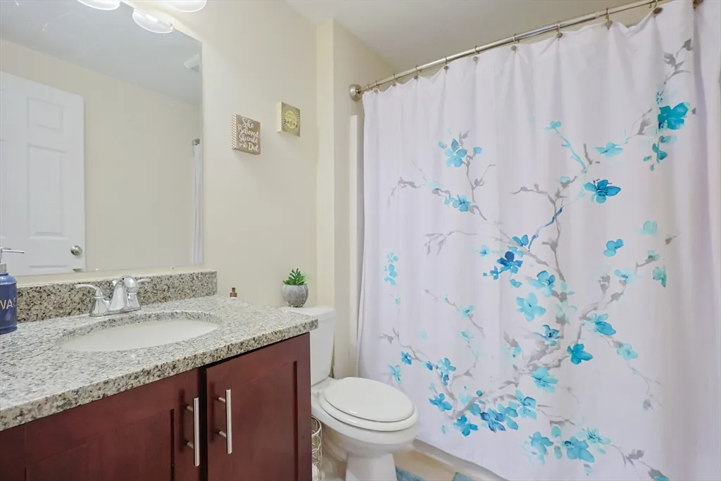 8 Patriots Blvd, Hopkinton