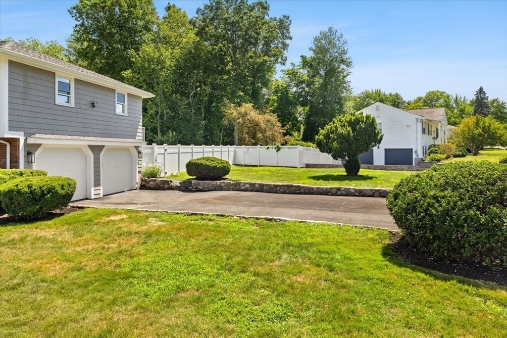 19 Coach Ln, Norwood