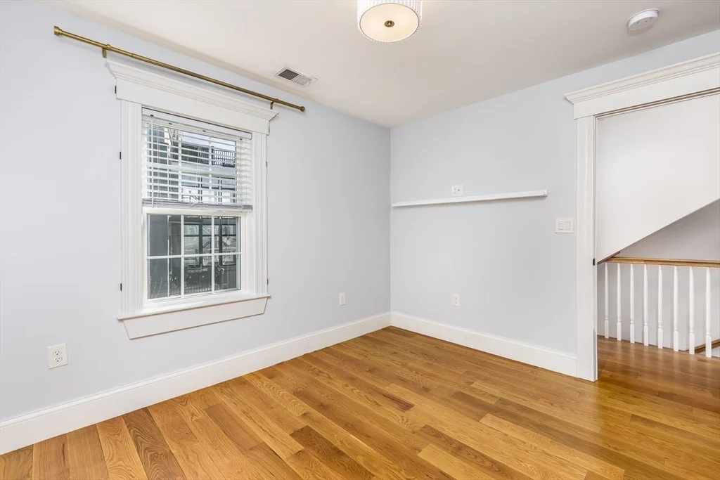 12 S Mason St, Salem