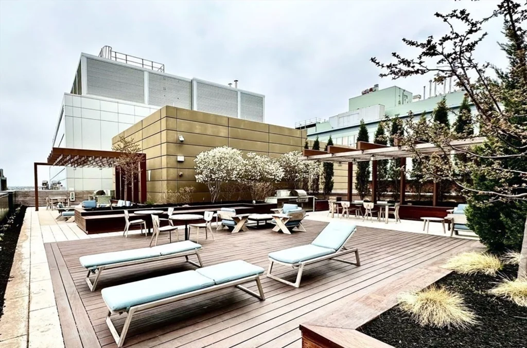 100 Lovejoy, West End