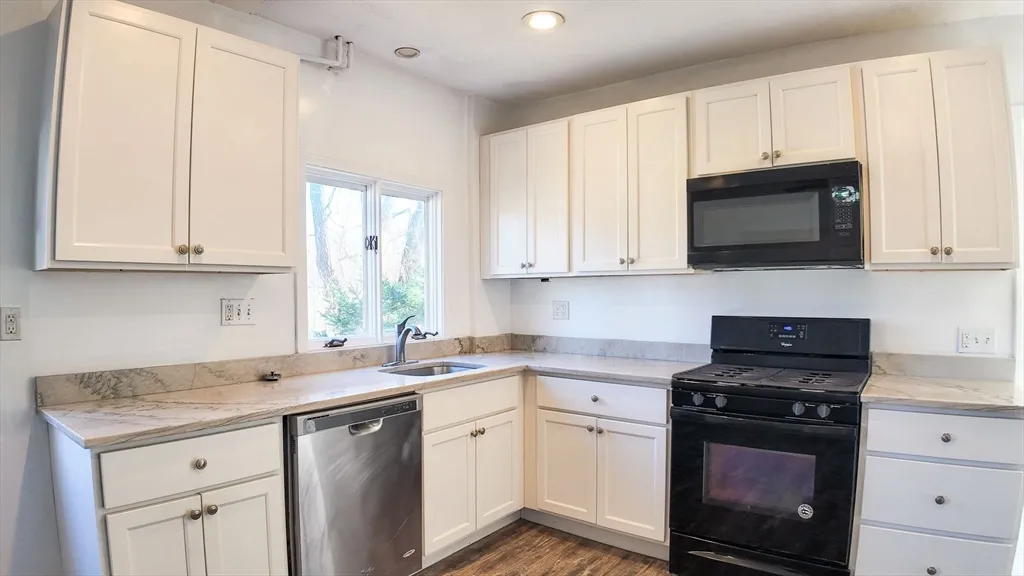 61 Thomas St, Dedham