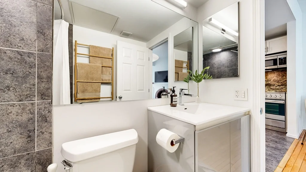 23 Bay State Rd, Back Bay