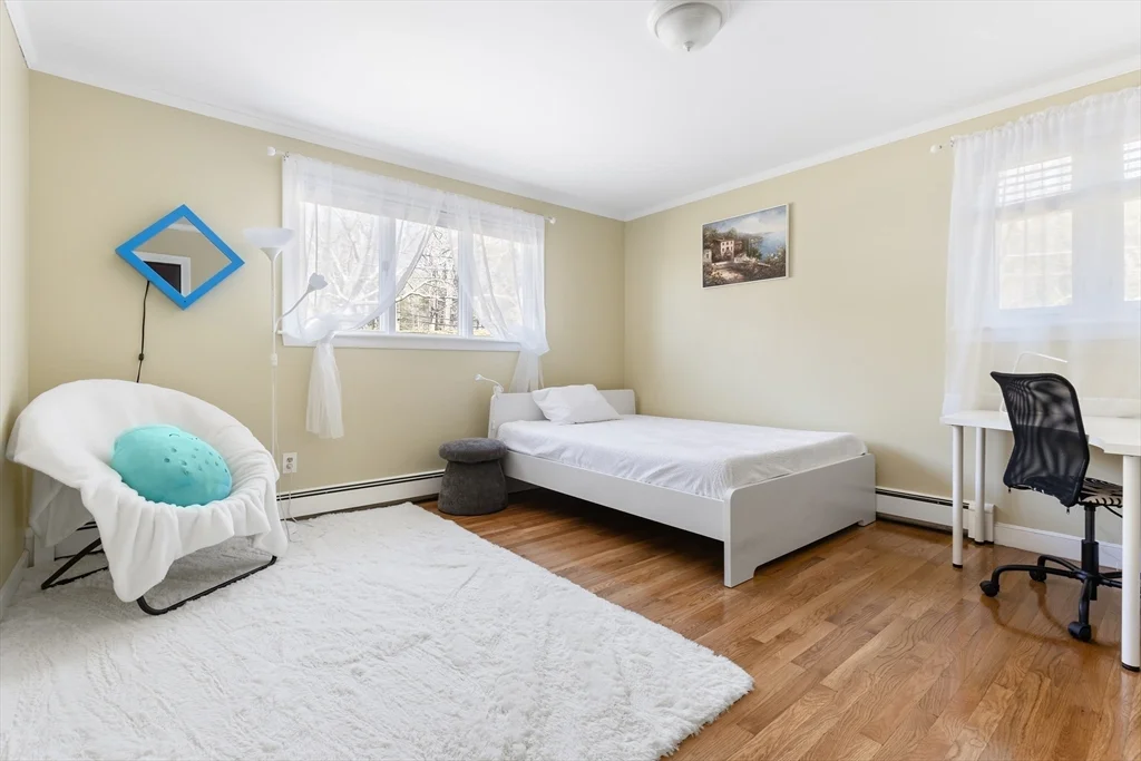 10 Stonewood Dr, Newton