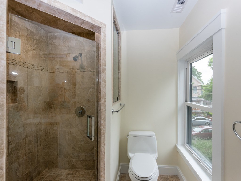 47 Wallace St, Tufts