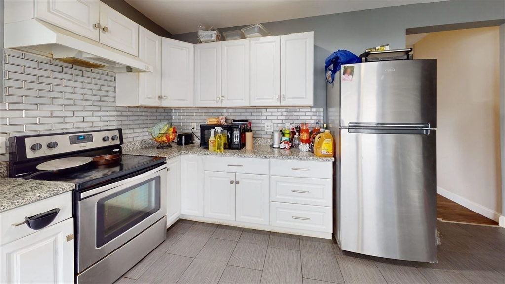 101 Bradford, Everett