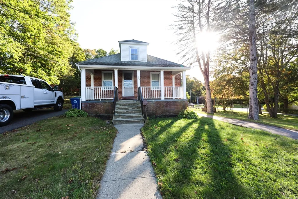 354 Pond St, Braintree