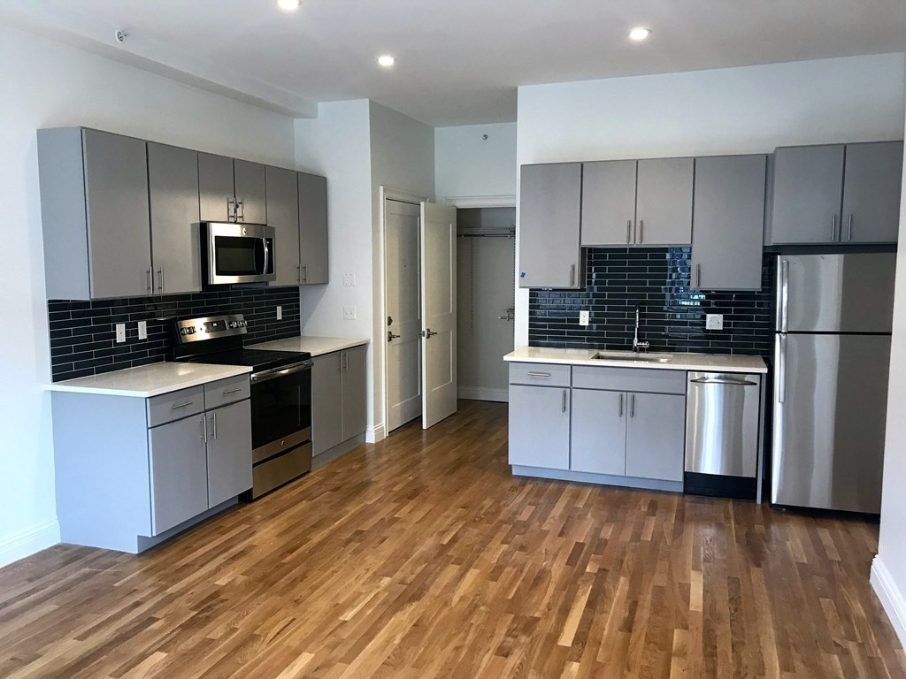 166 Newbury St, Back Bay