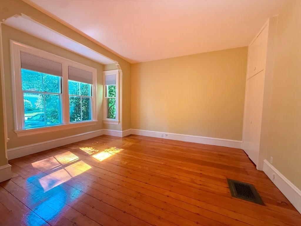 209 Bacon St, Natick