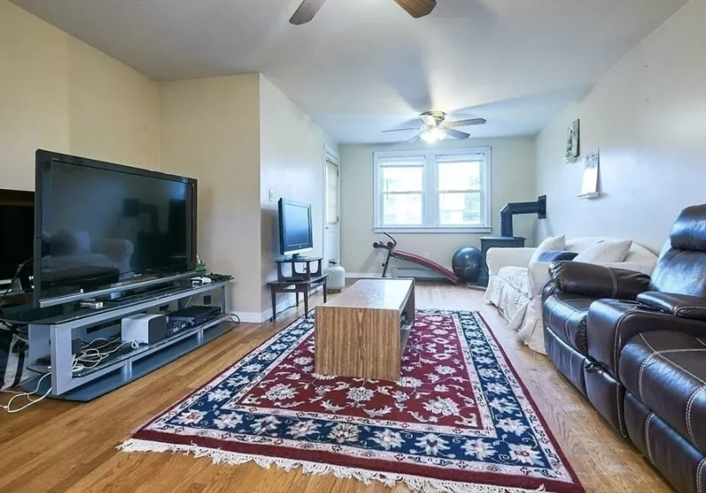 12 Emmet St, South Boston