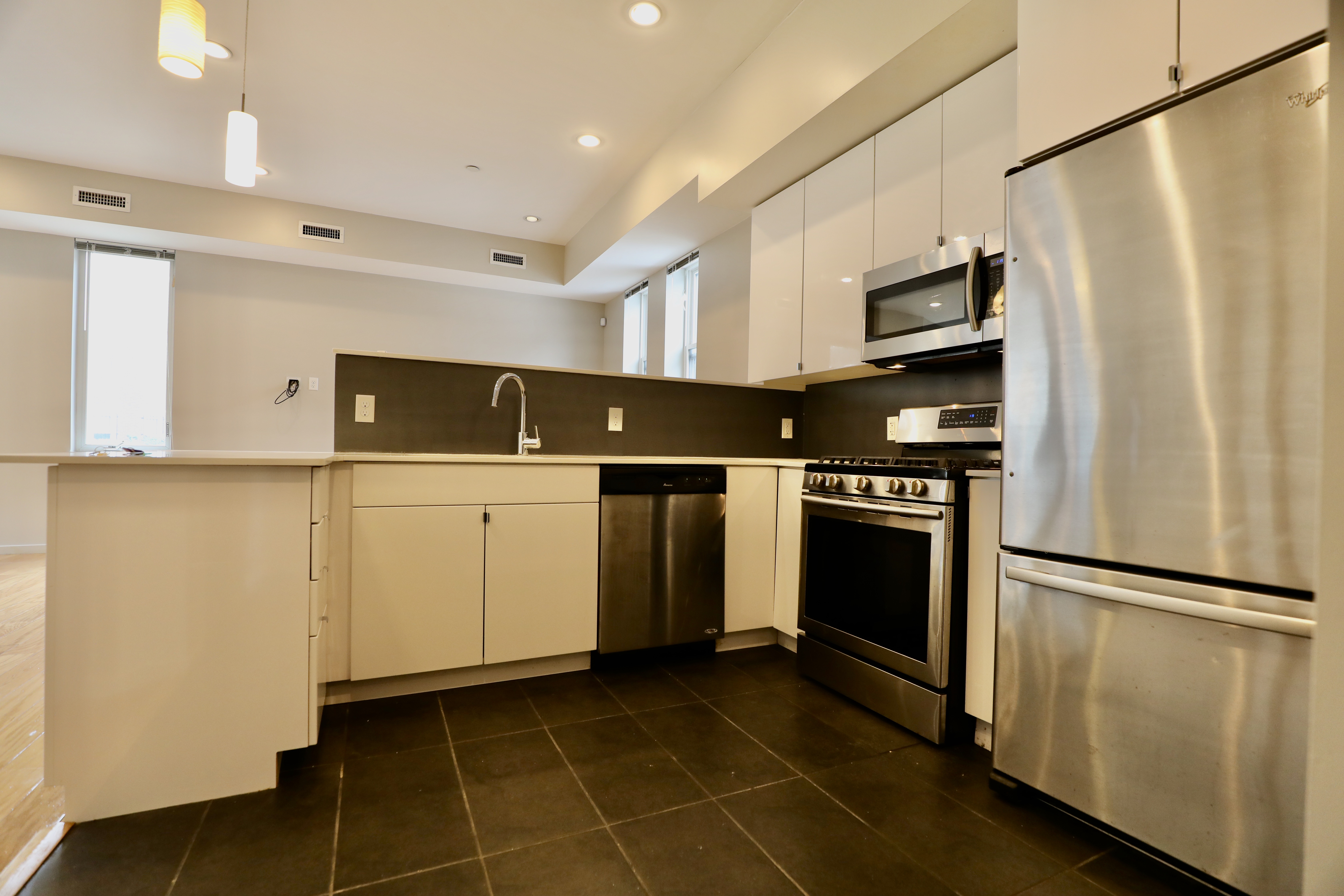 5 bed, 2.5 bath apartment for rent at 57 Glenville Ave Unit 1, Allston — photo 1 of 23