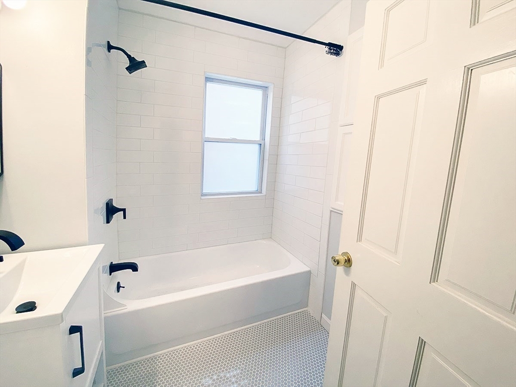 4 Banks St, Davis Square