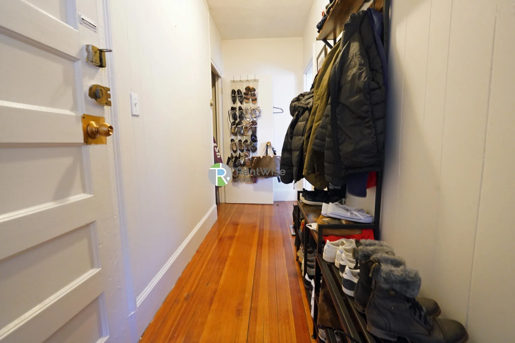 5 Ashford Ct, Allston