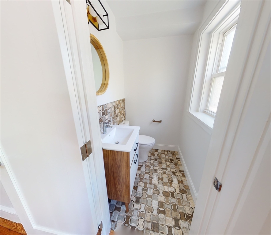 15 Colbourne Crescent, Brookline