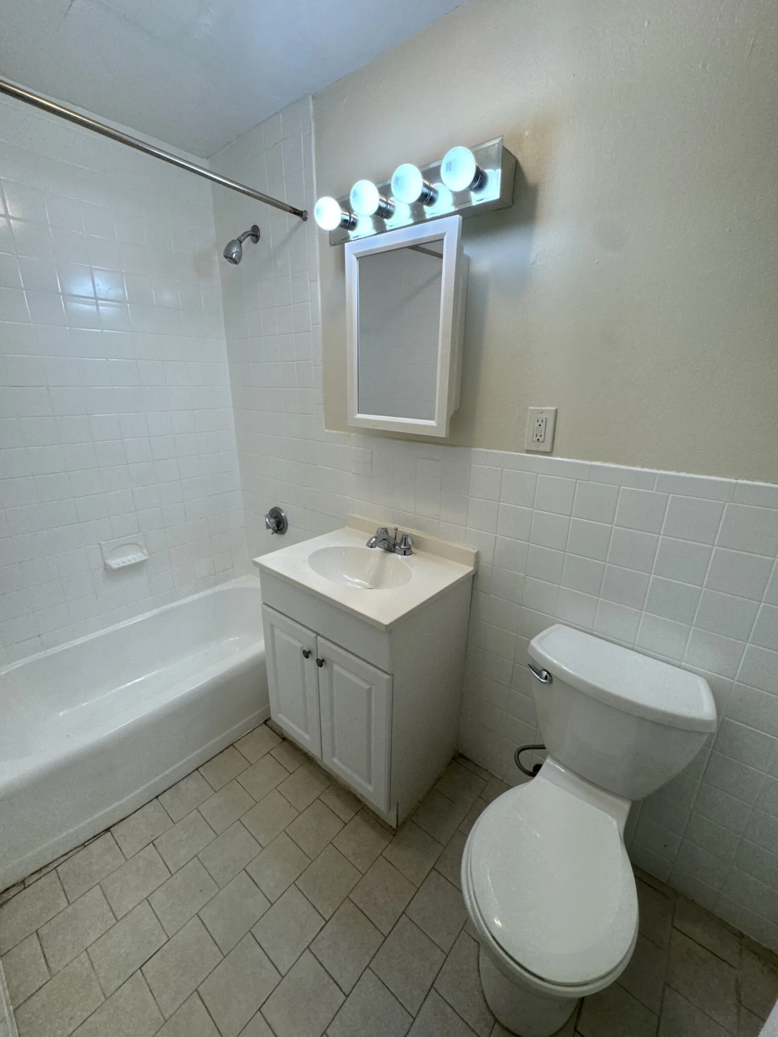 34 Gardner St, Allston