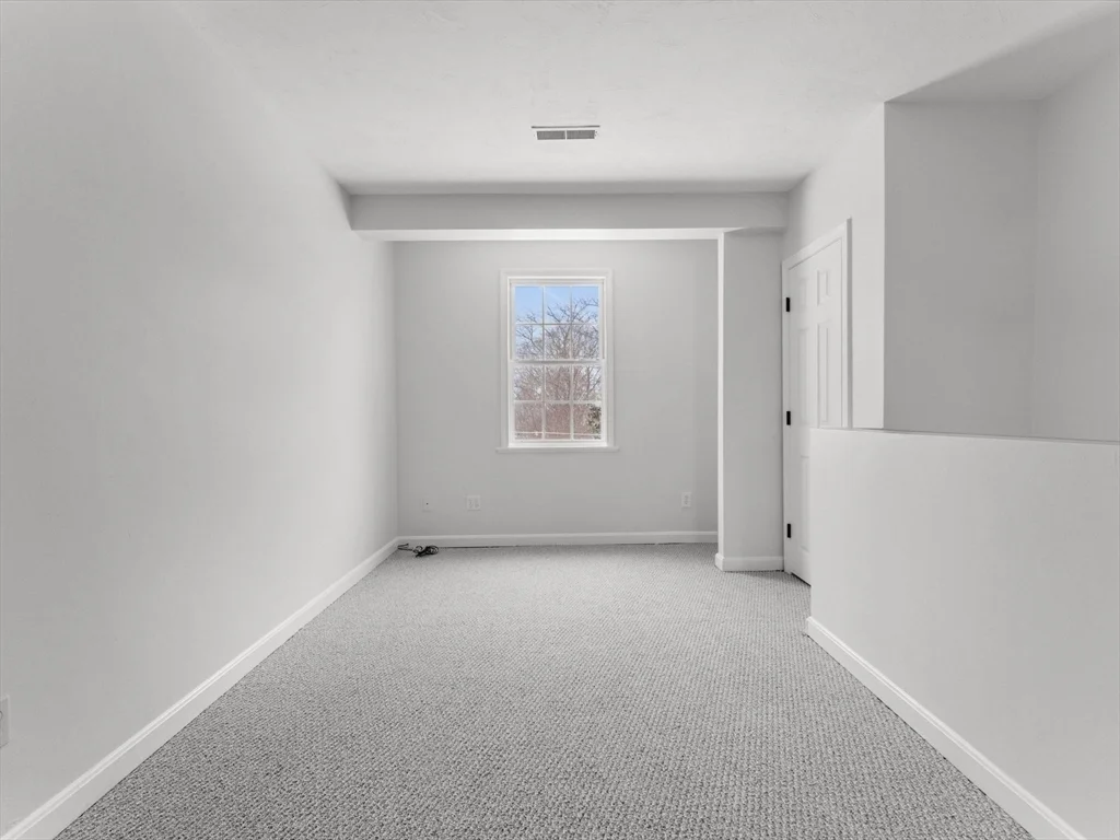 28 Crestview Dr, Westborough