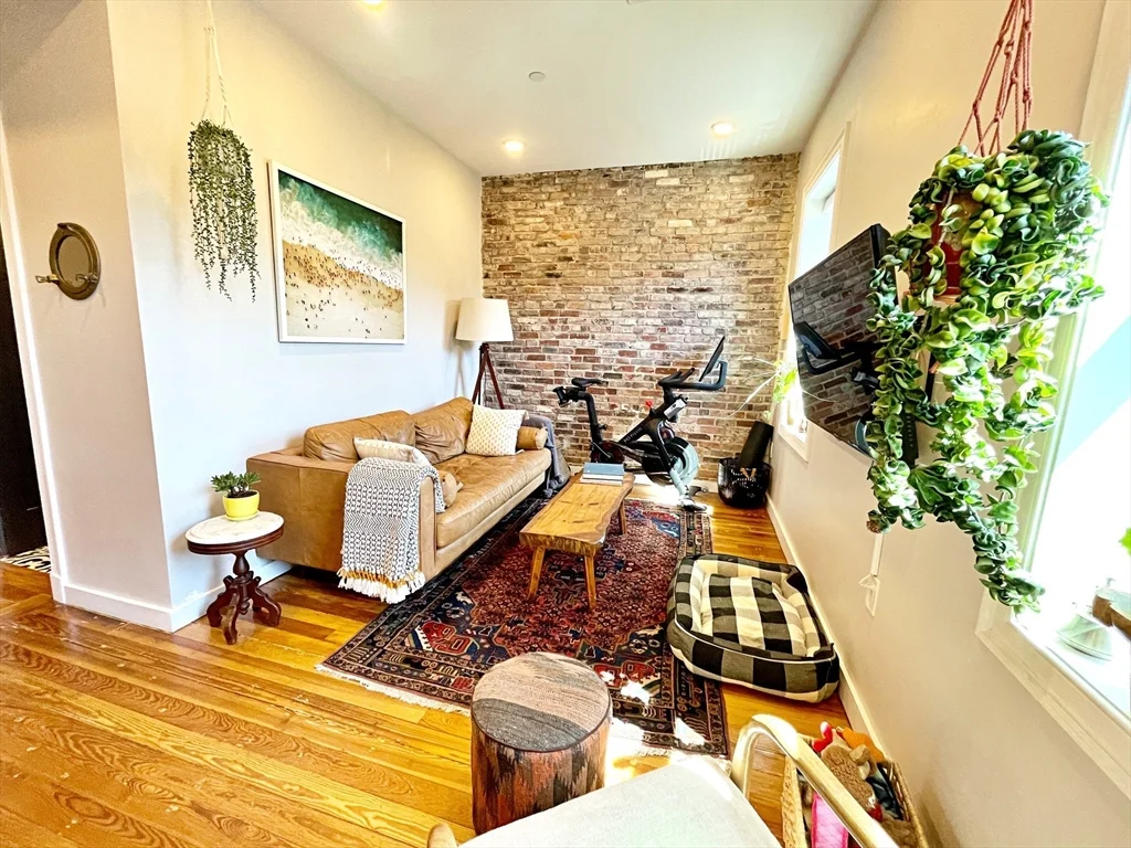 64 Frankfort St, East Boston