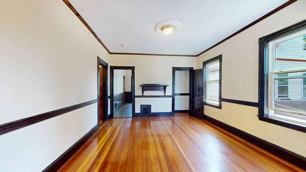 32 Thornton St, Roxbury