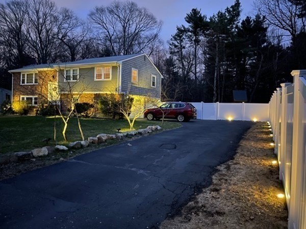 17 Ridley Rd, Dedham