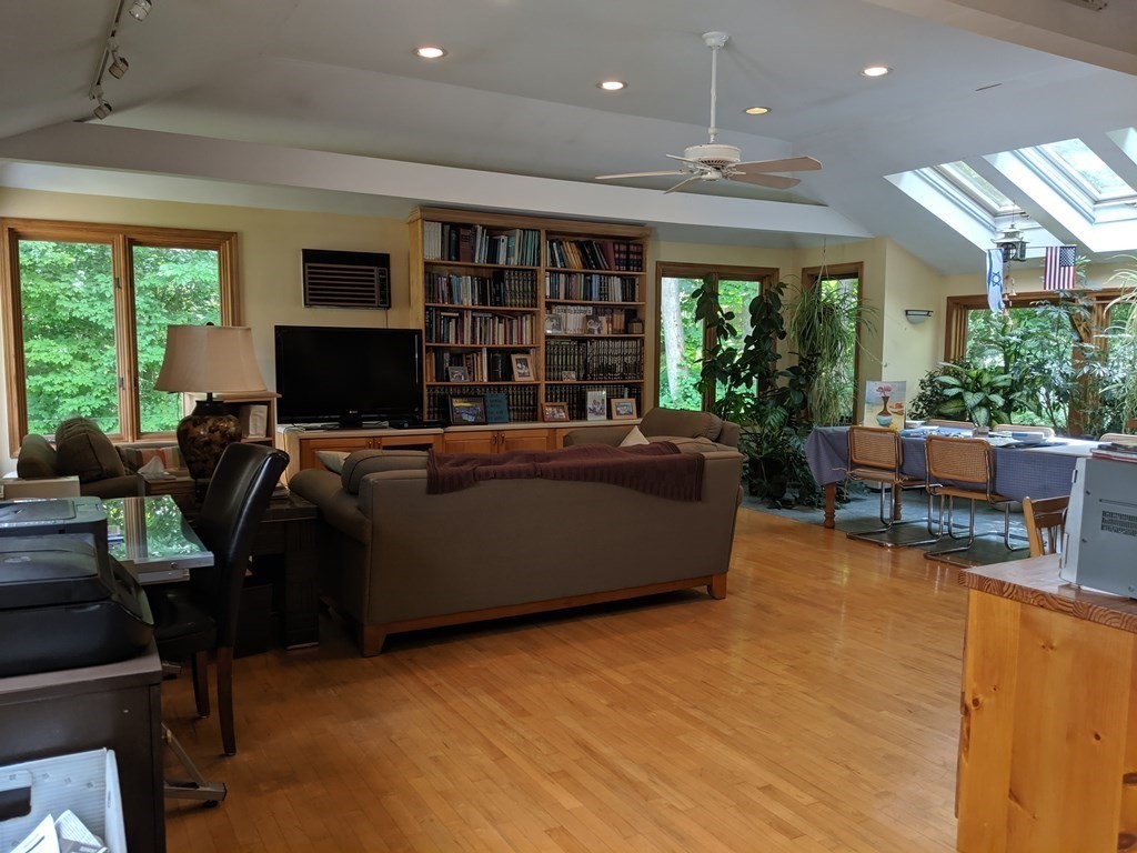 11 Renee Ter, Newton