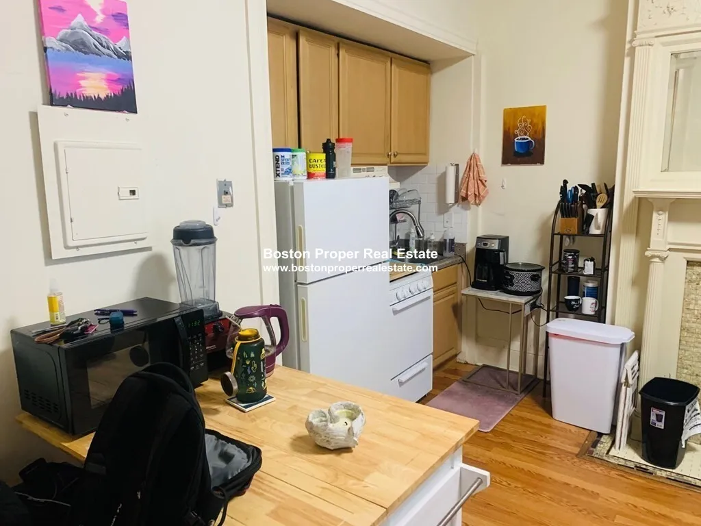 27 Bay State Rd, Fenway