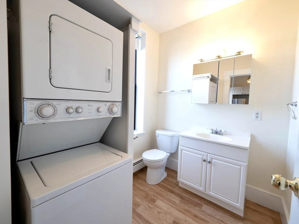 27 Fort Ave, Roxbury