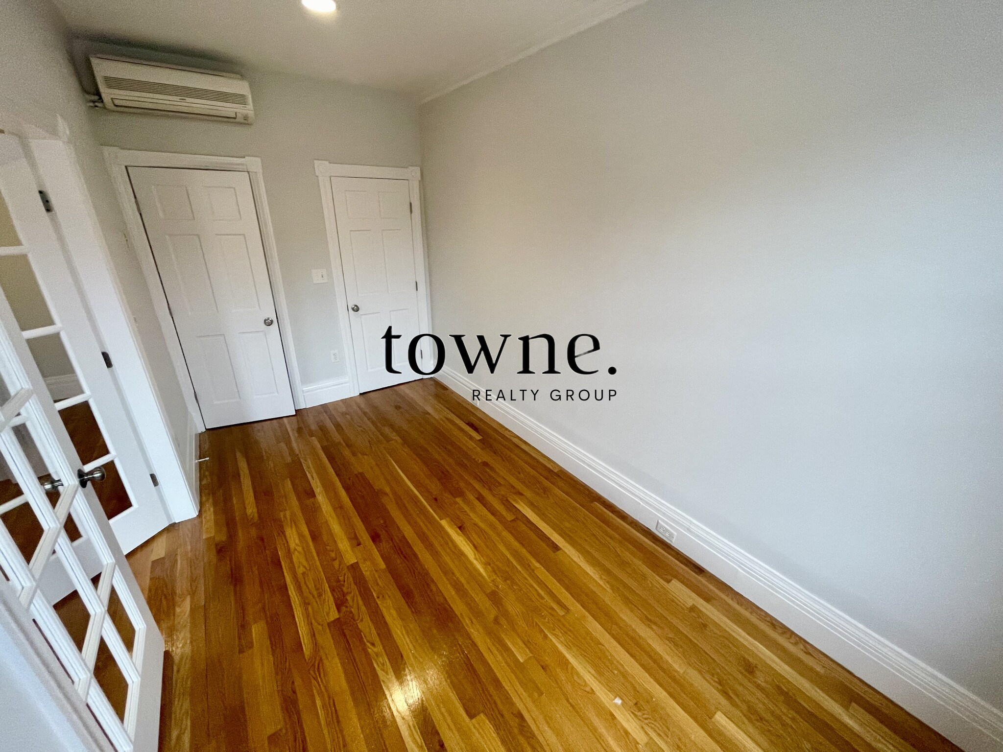 254 Newbury St, Back Bay