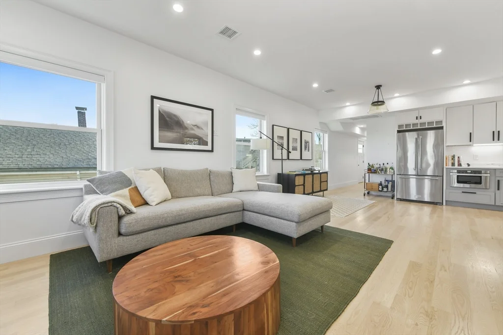 17 Akron St, Roxbury