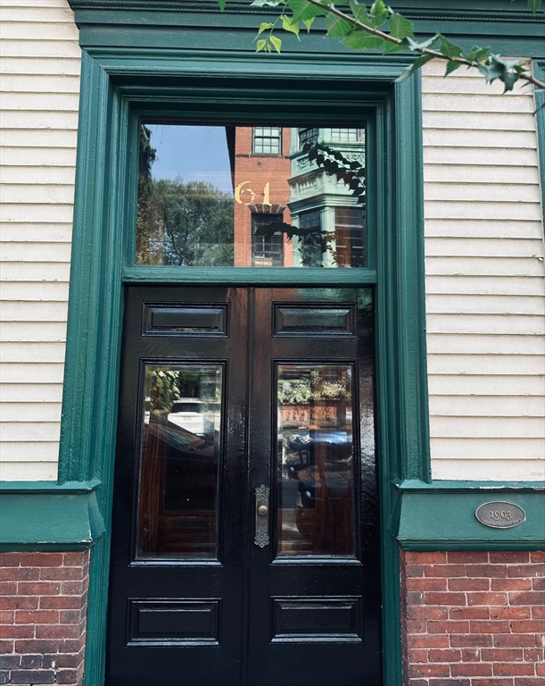 61 Monument Ave, Charlestown