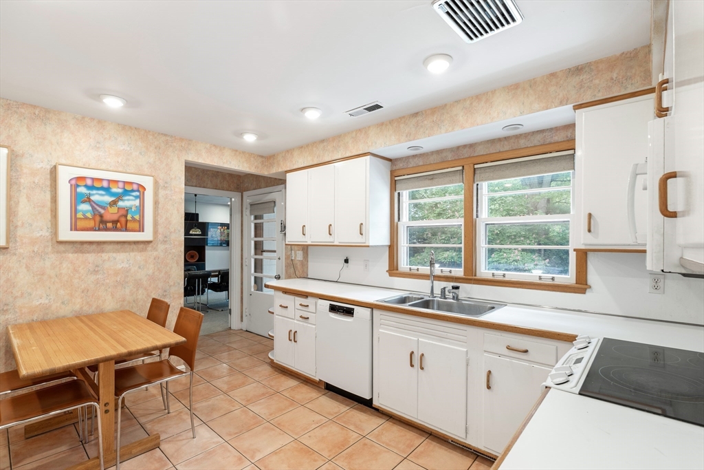 140 Paulson Rd, Waban