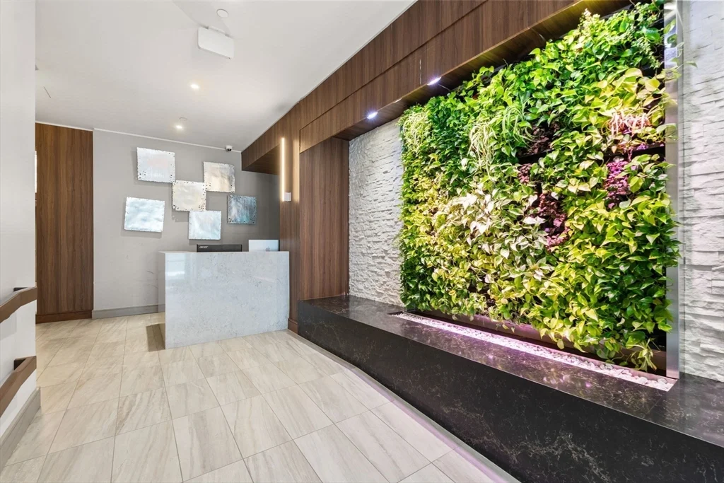 121 Portland St, West End