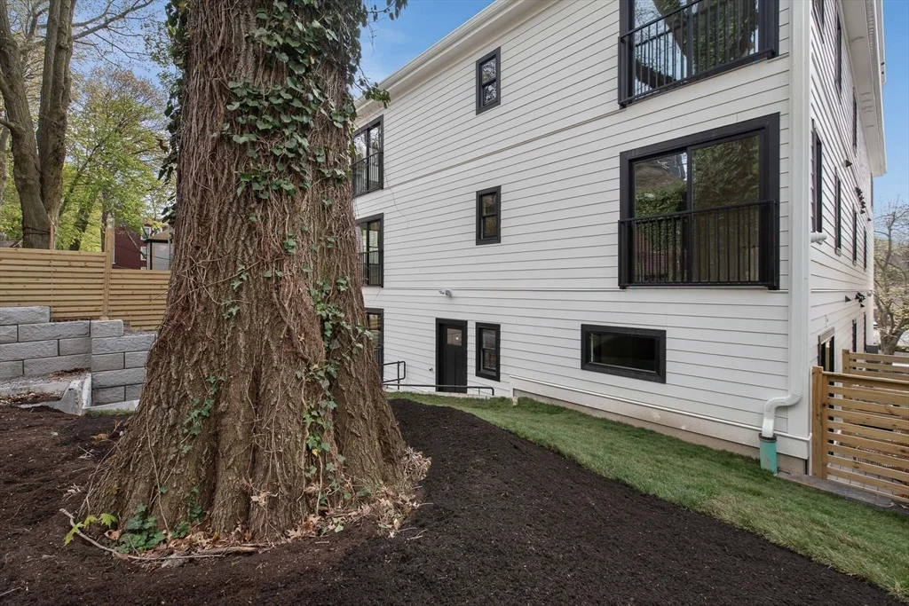 72 Hyde Park Ave, Jamaica Plain