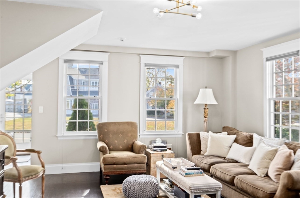 108 Elm St, Cohasset