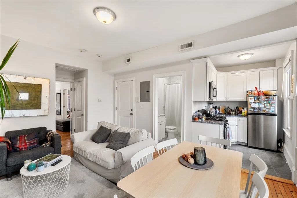 62 West Cedar St, Beacon Hill