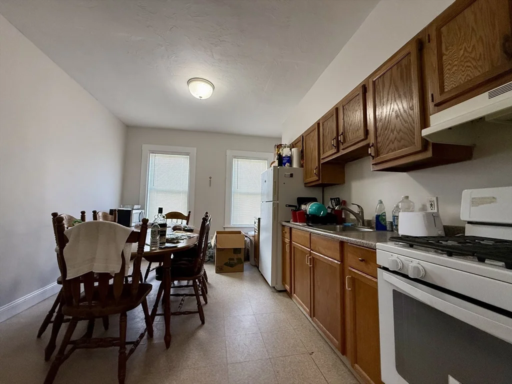 11 John St, Attleboro