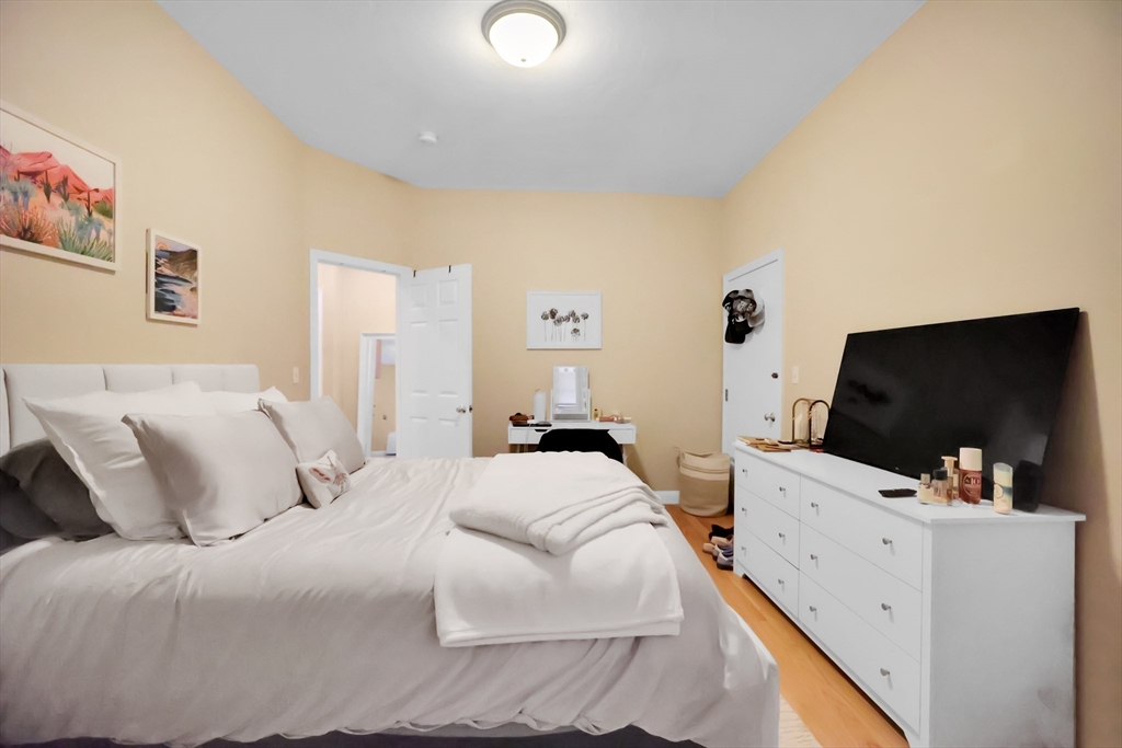 290 E 8th St, South Boston