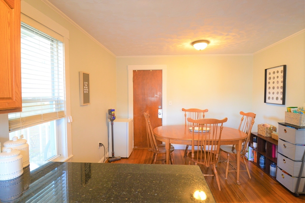 14 Breck Ave, Oak Square