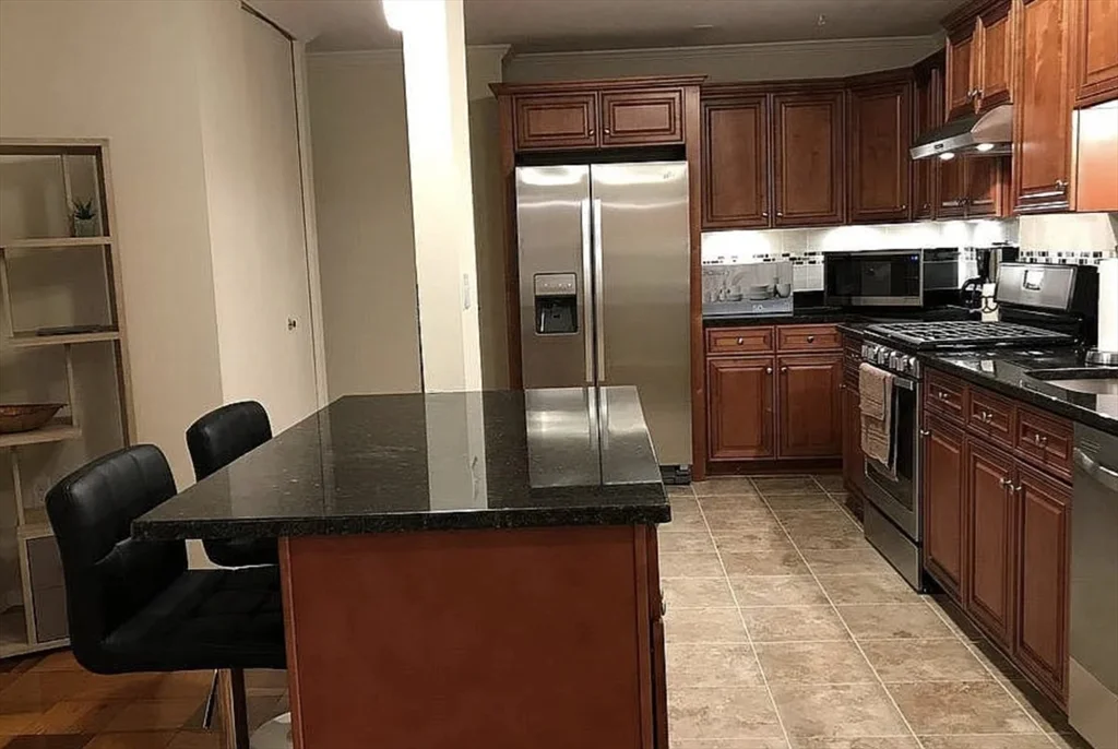 2 Hawthorne Pl, West End