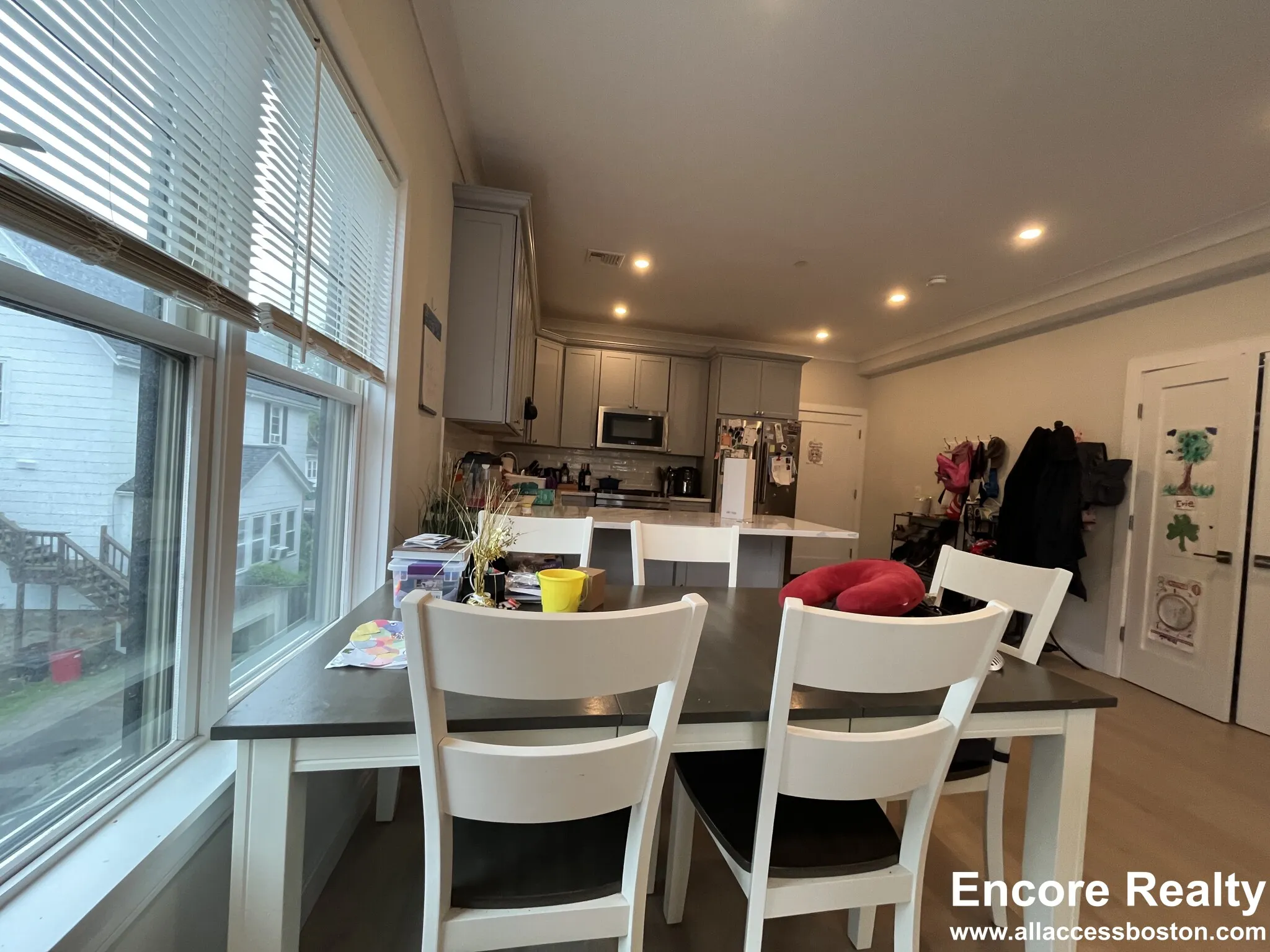 32 Cummins Highway, Roslindale