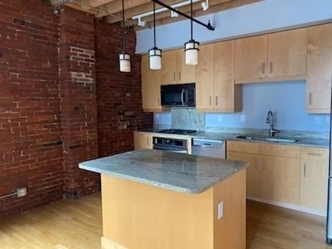 101 Broad St, Waterfront