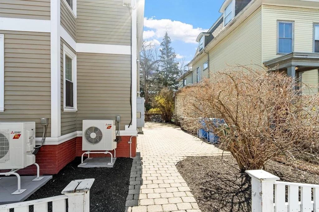 1590 Cambridge St, Mid-Cambridge