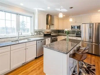 50 Matthew Ln, North Waltham