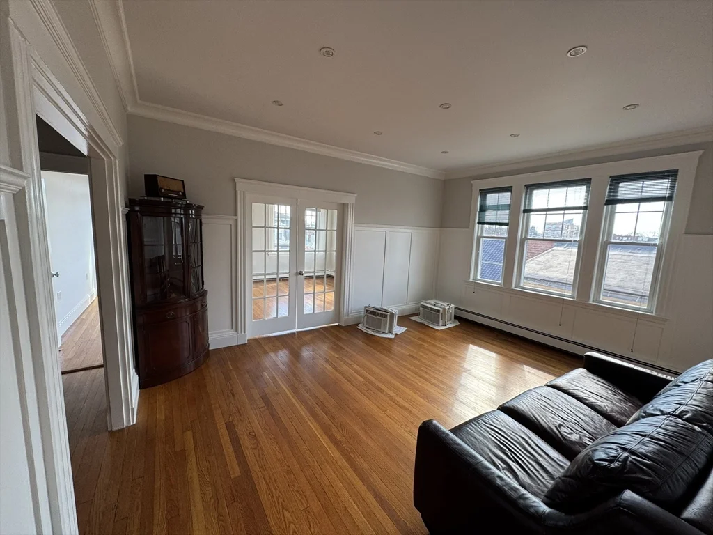 84 Tudor St, Chelsea