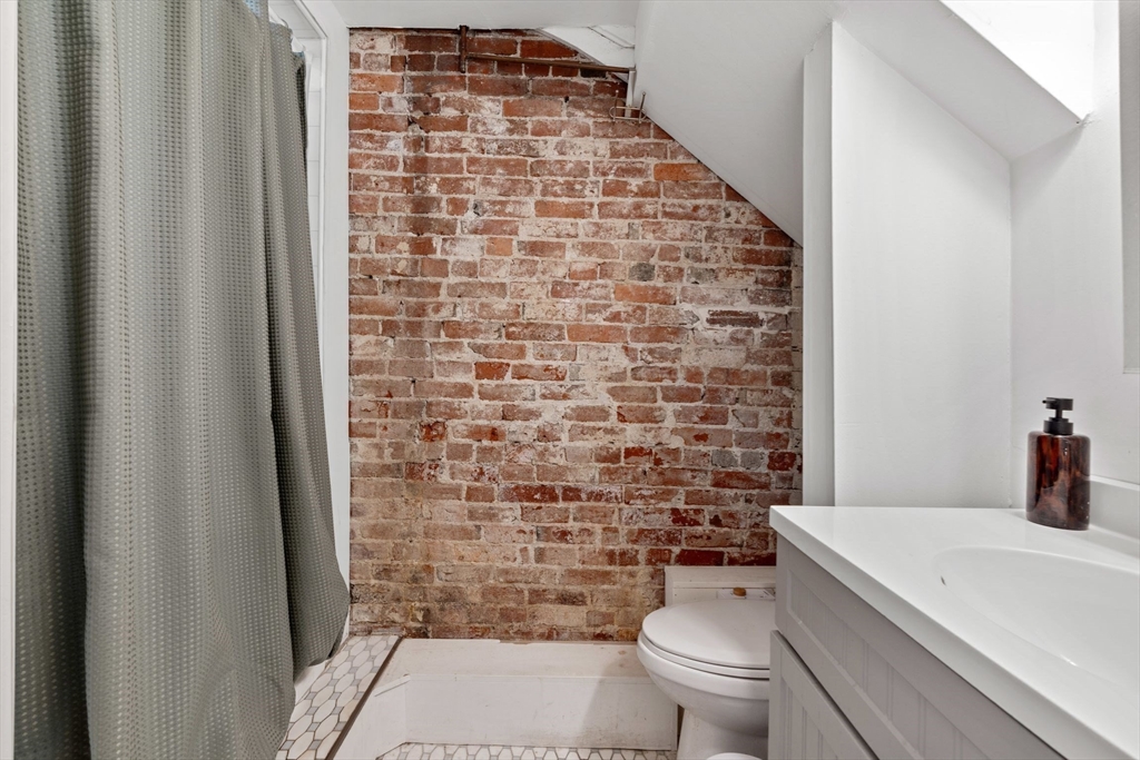 12 Colebrook St, South Boston