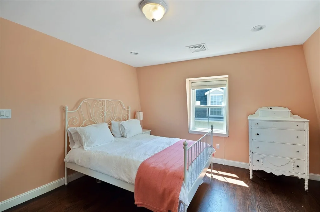 9 Atlantic St, South Boston