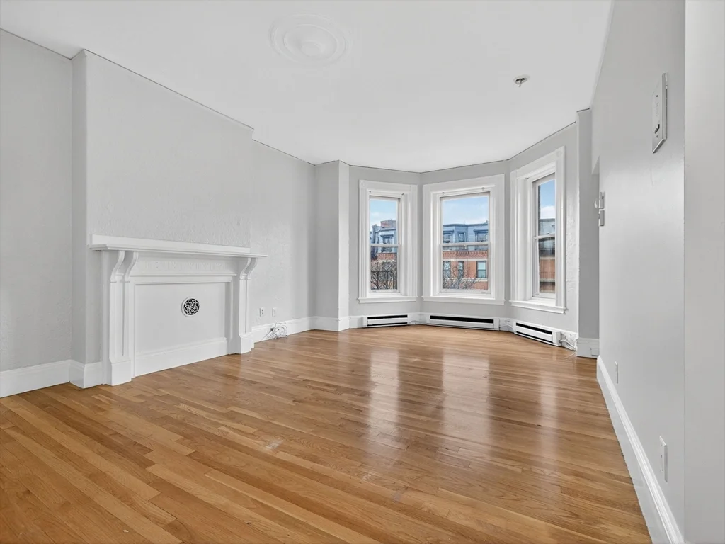 228 Newbury St, Back Bay
